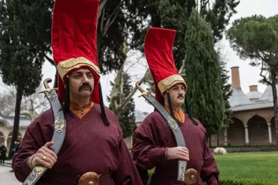 Topkapı Sarayı'nda tarih canlanıyor: Silahtarlar nöbet başladı